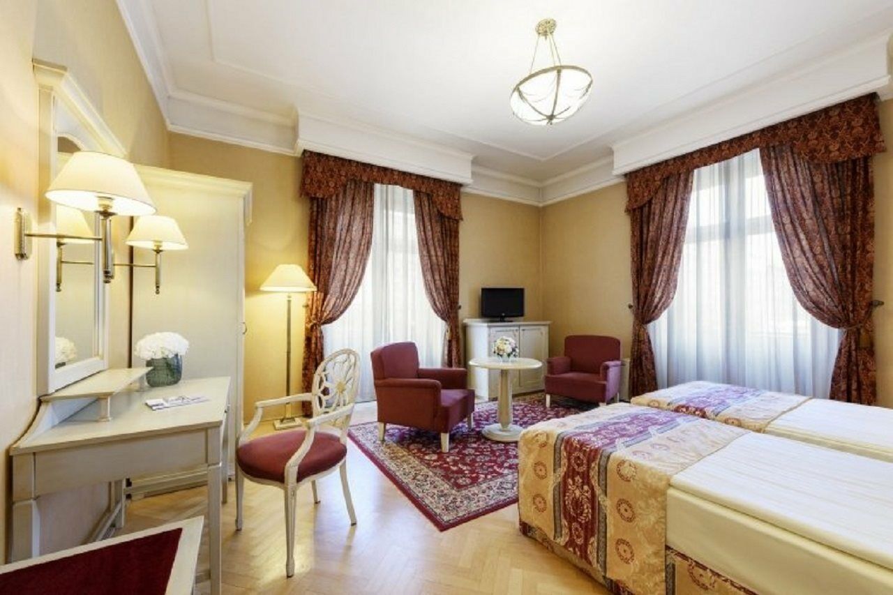 Danubius Hotel Astoria City Center Budapest Exterior photo